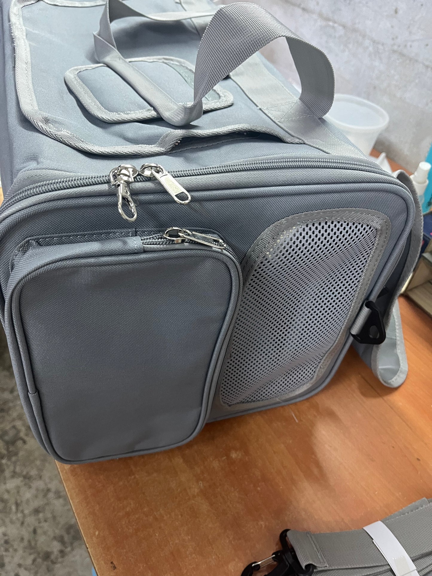 CSD01PCBC0000GY CshidWorld Collapsible Cat Carrier Pet Carrier for Large Cats (up to 25lbs), TSA Airline Approved Cats Carrier Soft Sided, Small Dog Travel Bag with a Bowl/Safety Leash-Gray